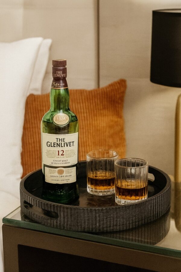 Luxury Black Resin Round Serving Tray – Modern Bar & Home Décor